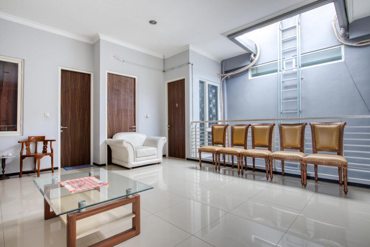 Hotel Reddoorz Near Surabaya Zoo Esterno foto